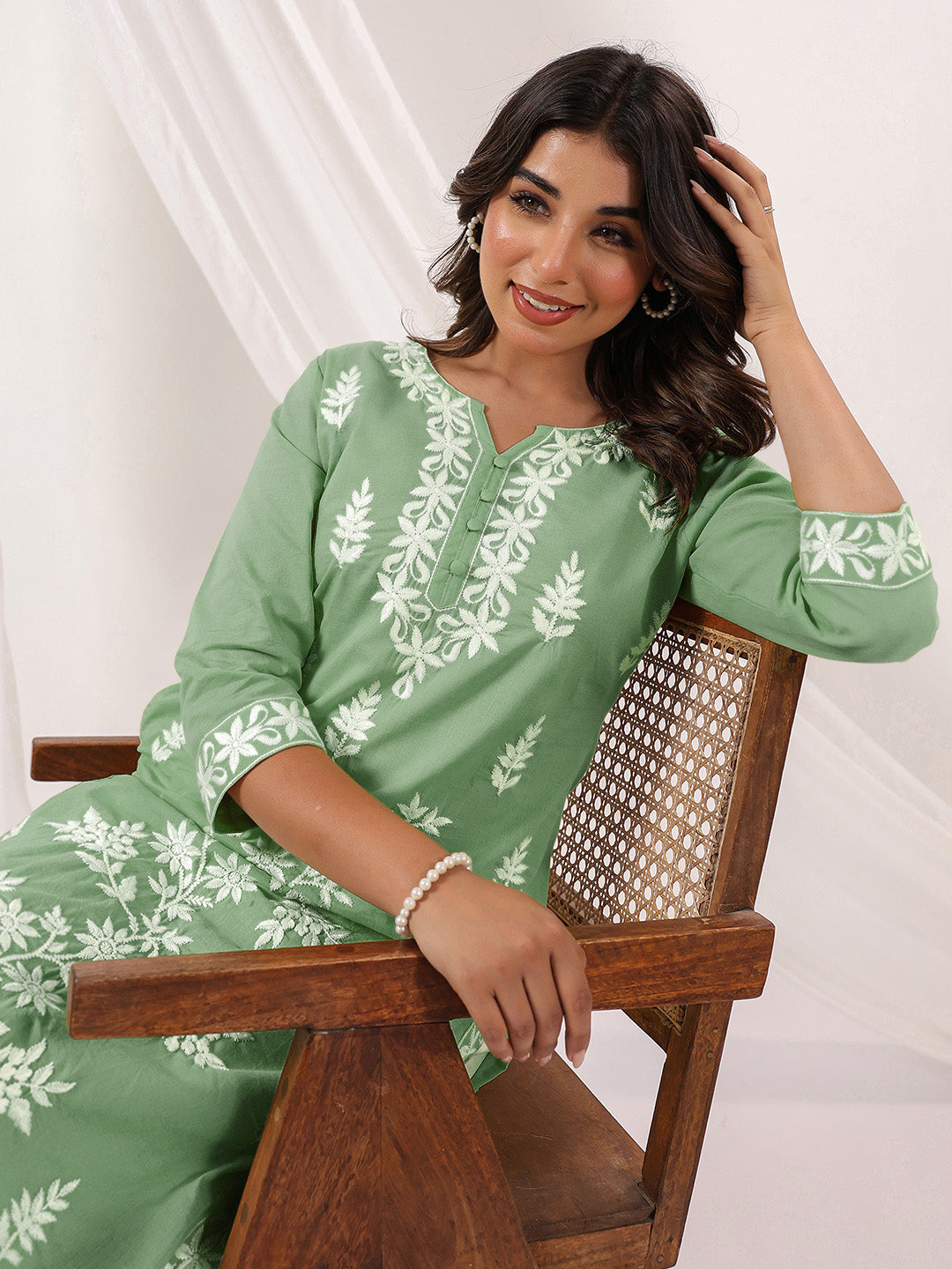 Naari By Shree Women's Light Green Pure Cotton Embroidered Straight Kurta