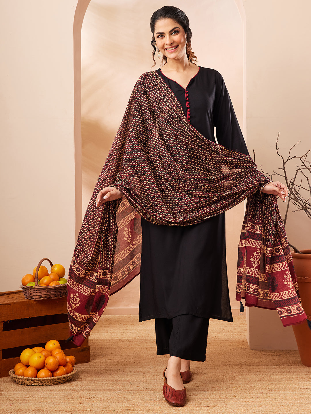 Naari By Shree Women's Black Rayon Solid Straight Kurta Set With Printed Dupatta