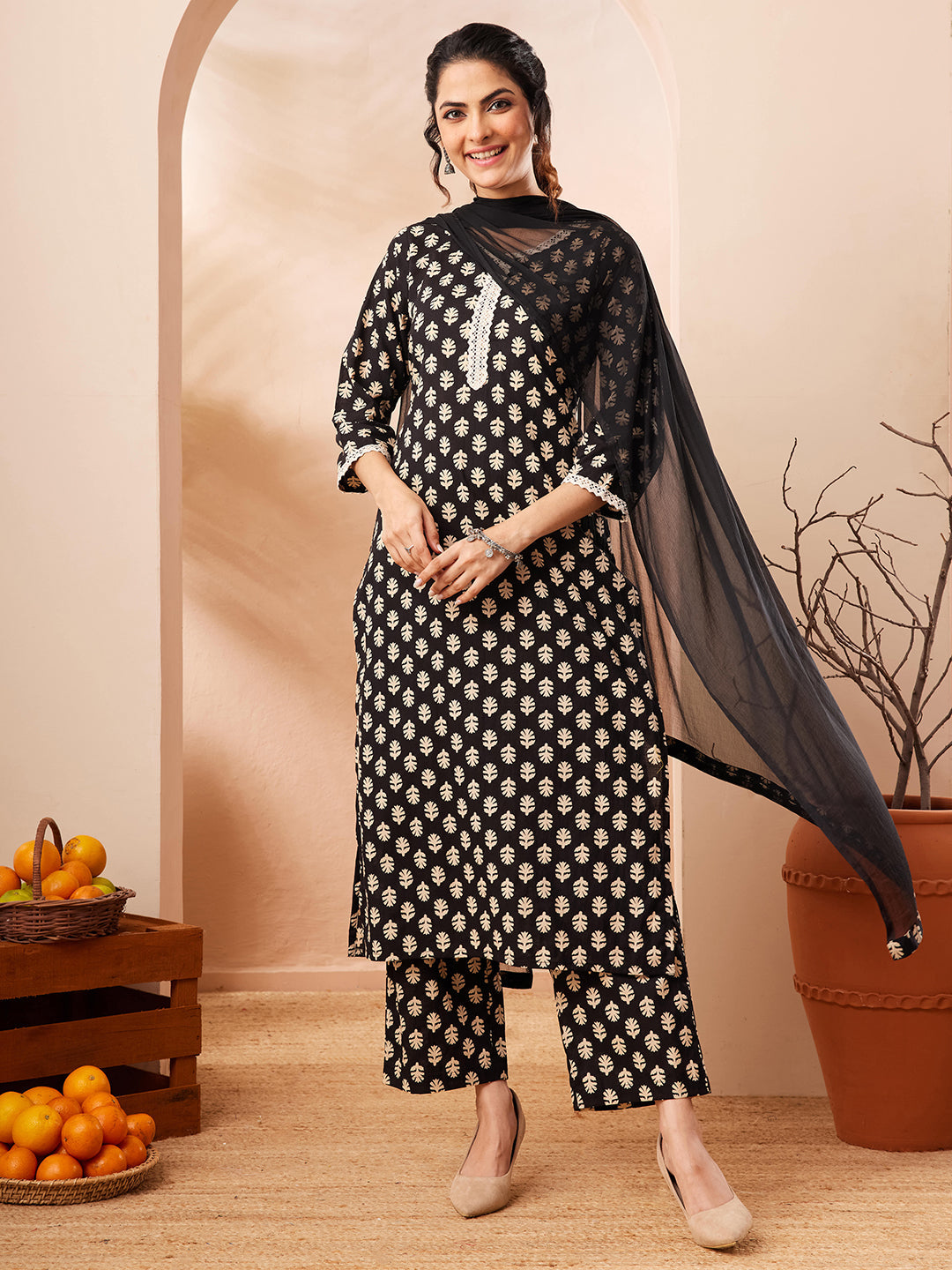 Naari By Shree Women's Black Pure Cotton Floral Printed Straight Kurta Set