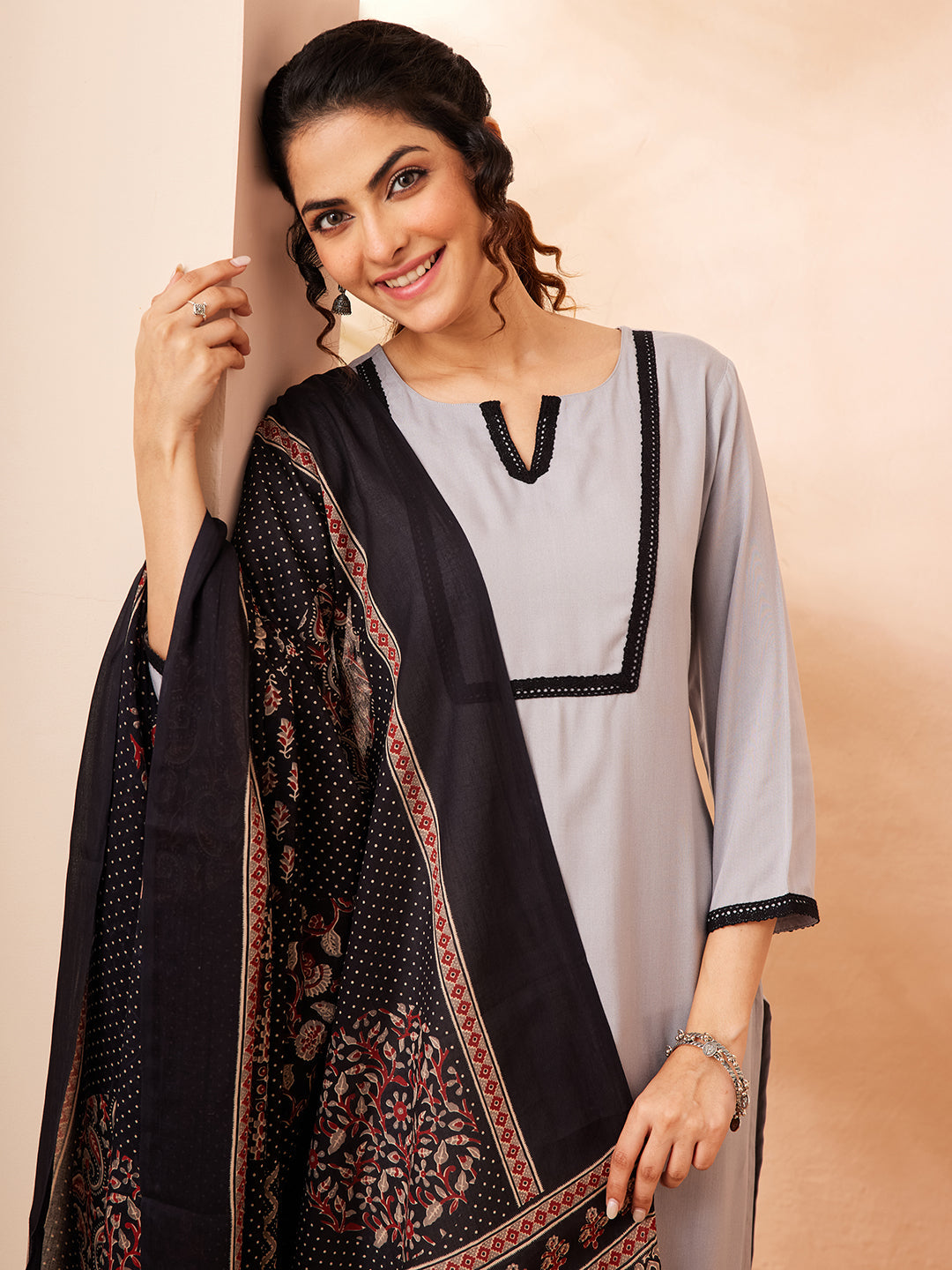 Naari By Shree Women's Grey Rayon Solid Straight Kurta Set