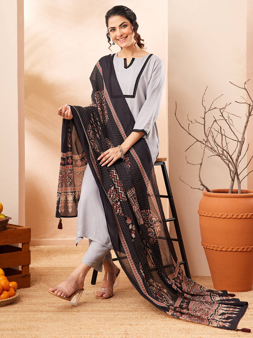 Naari By Shree Women's Grey Rayon Solid Straight Kurta Set