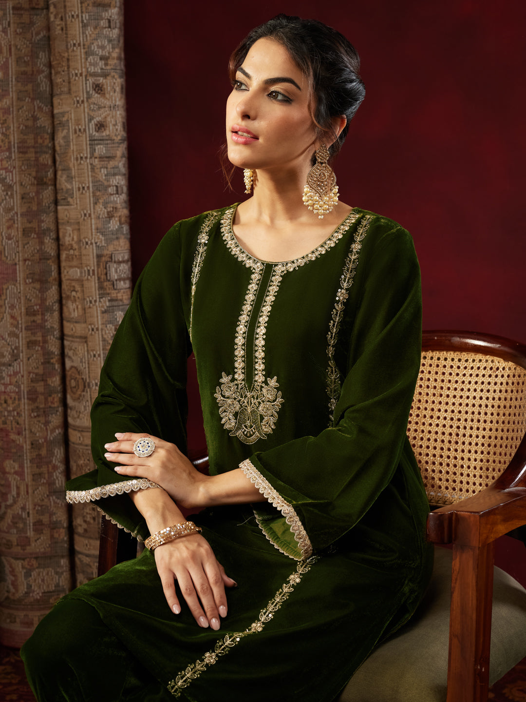 Naari By Shree Women's Olive Green Velvet Zari Embroidered Straight Co-ord Set