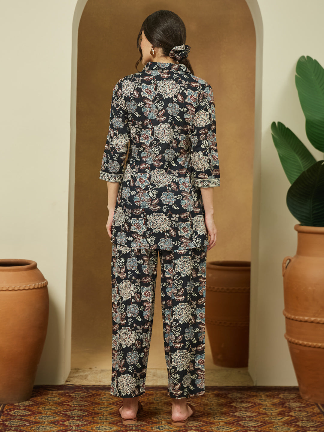 Naari By Shree Women's Black Pure Cotton Floral Printed Straight Co-ord Set