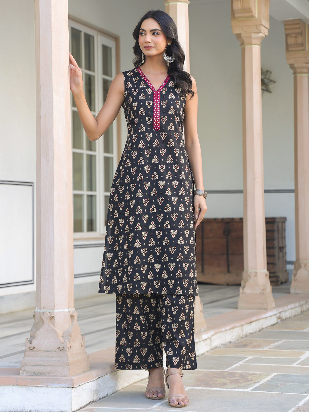 Naari By Shree Black Pure Cotton Floral Printed Straight Kurta Set