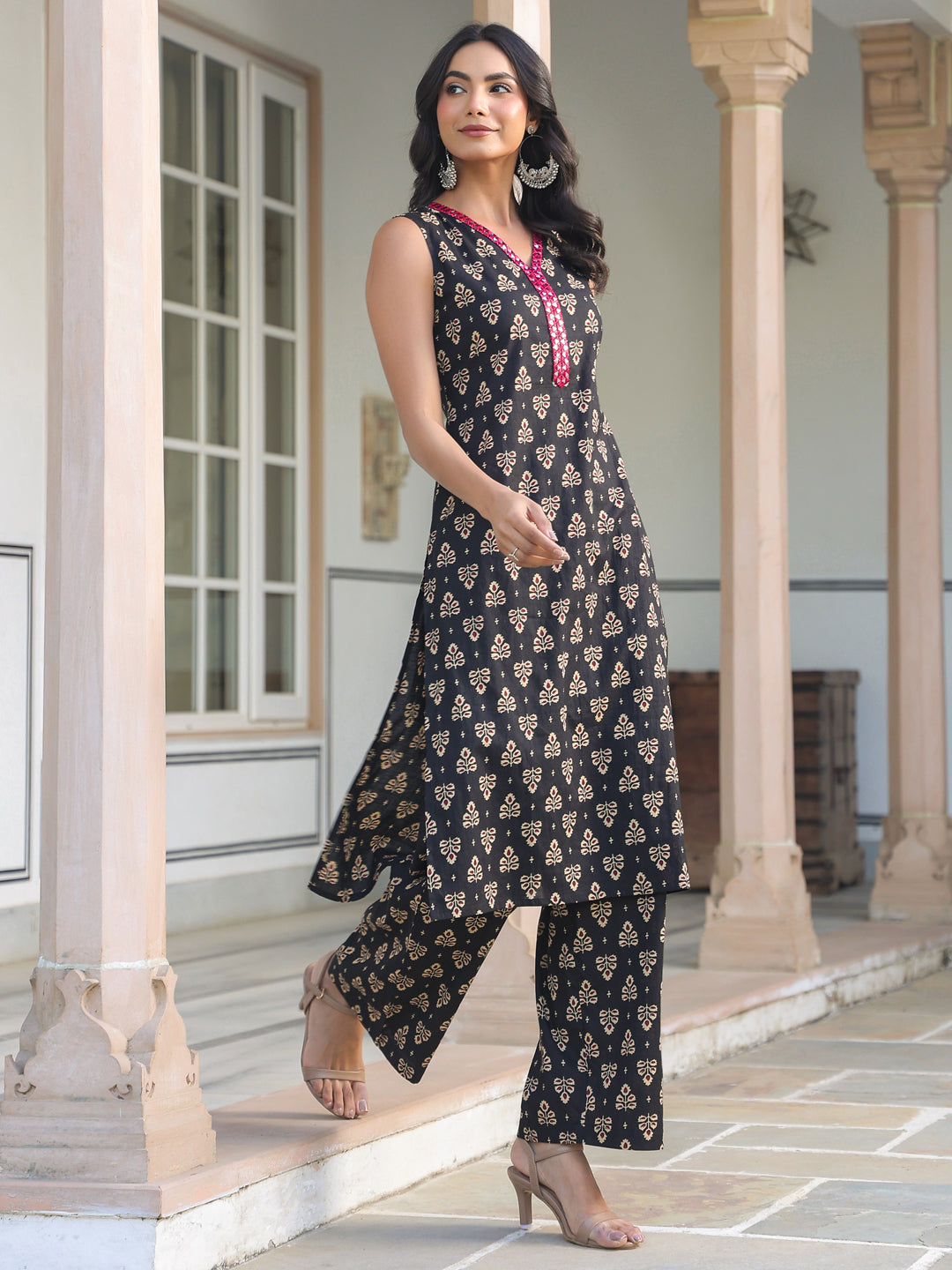 Naari By Shree Black Pure Cotton Floral Printed Straight Kurta Set