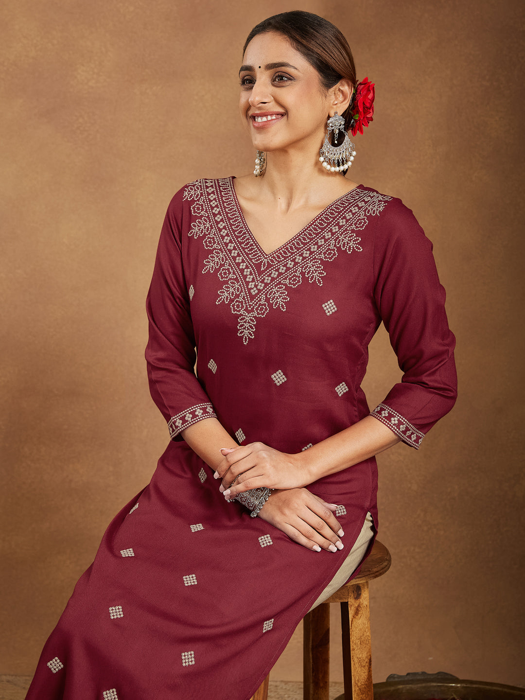 Naari By Shree Women's Maroon Rayon Embroidered Straight Kurta