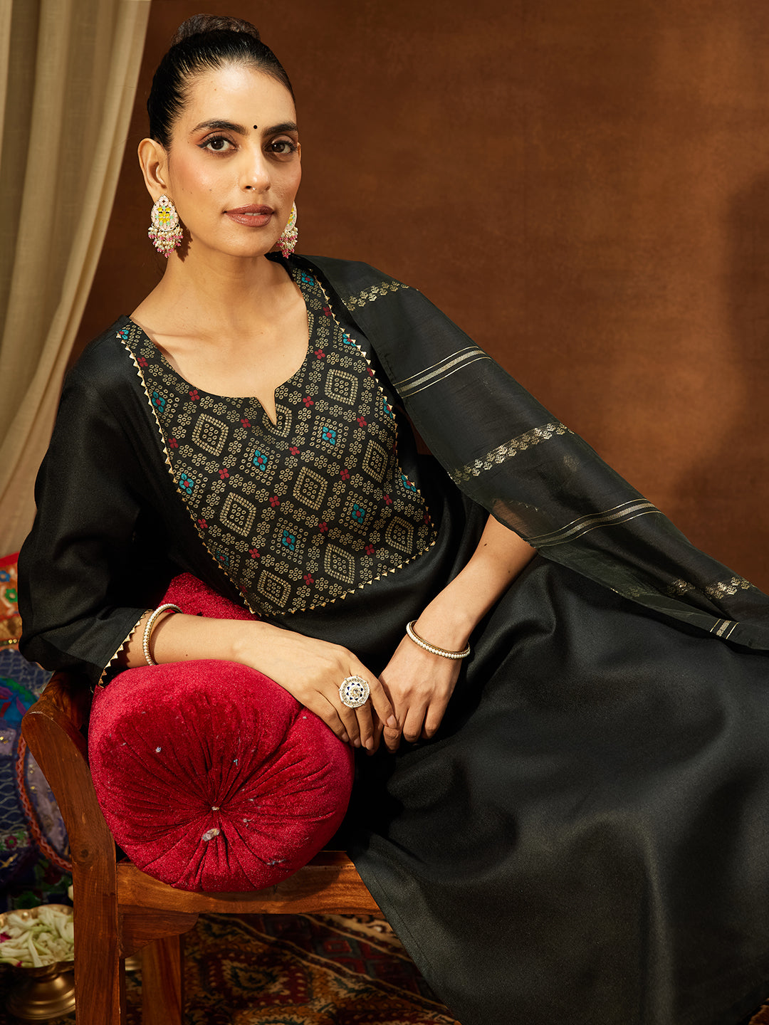 Naari By Shree Women's Black Cotton Blend Yoke Design Straight Kurta Set