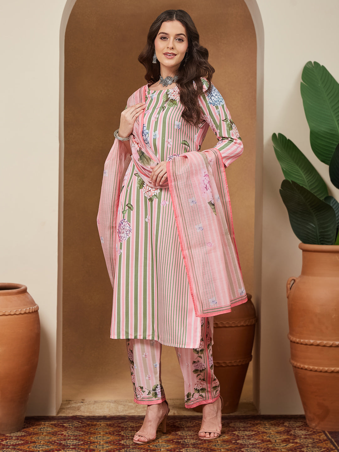 Naari By Shree Women's Light Pink Cotton Blend Floral Printed Straight Kurta Set