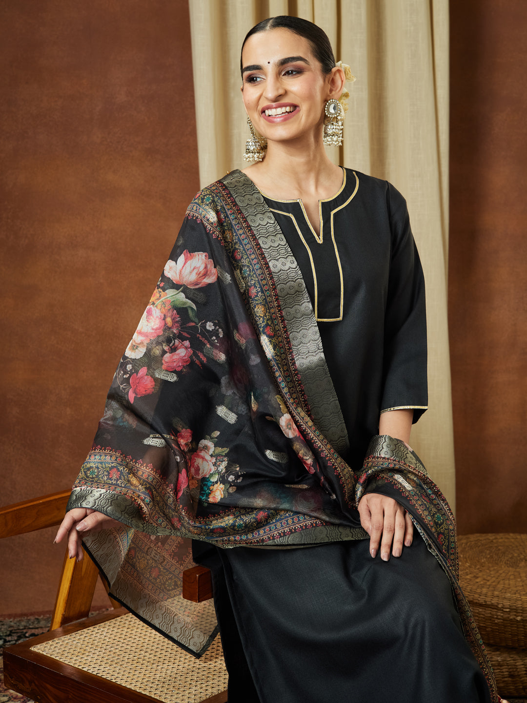 Naari By Shree Women's Black Cotton Blend Yoke Design Straight Kurta Set