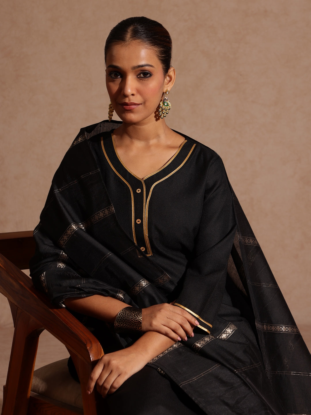 Naari By Shree Women's Black Cotton Blend Yoke Design Straight Kurta Set