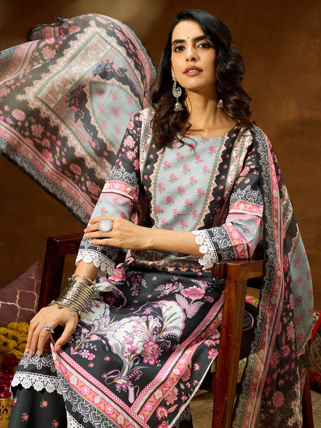 Naari By Shree Women's Black Cotton Blend Floral Printed Straight Kurta Set