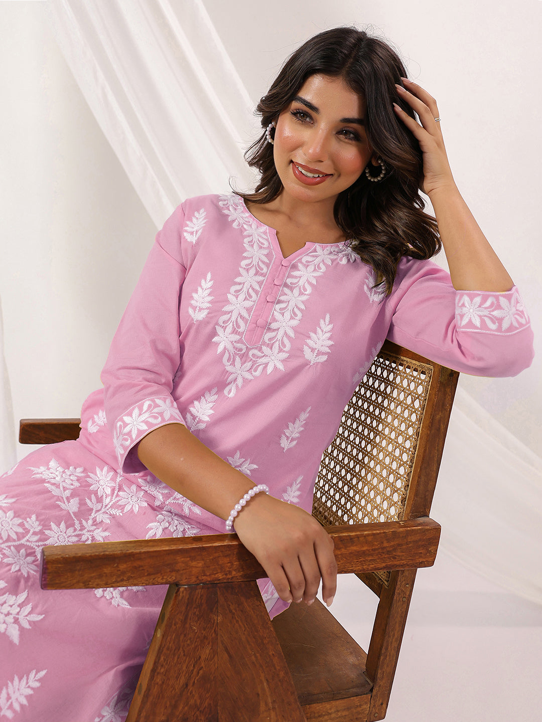 Naari By Shree Women's Light Pink Pure Cotton Embroidered Straight Kurta