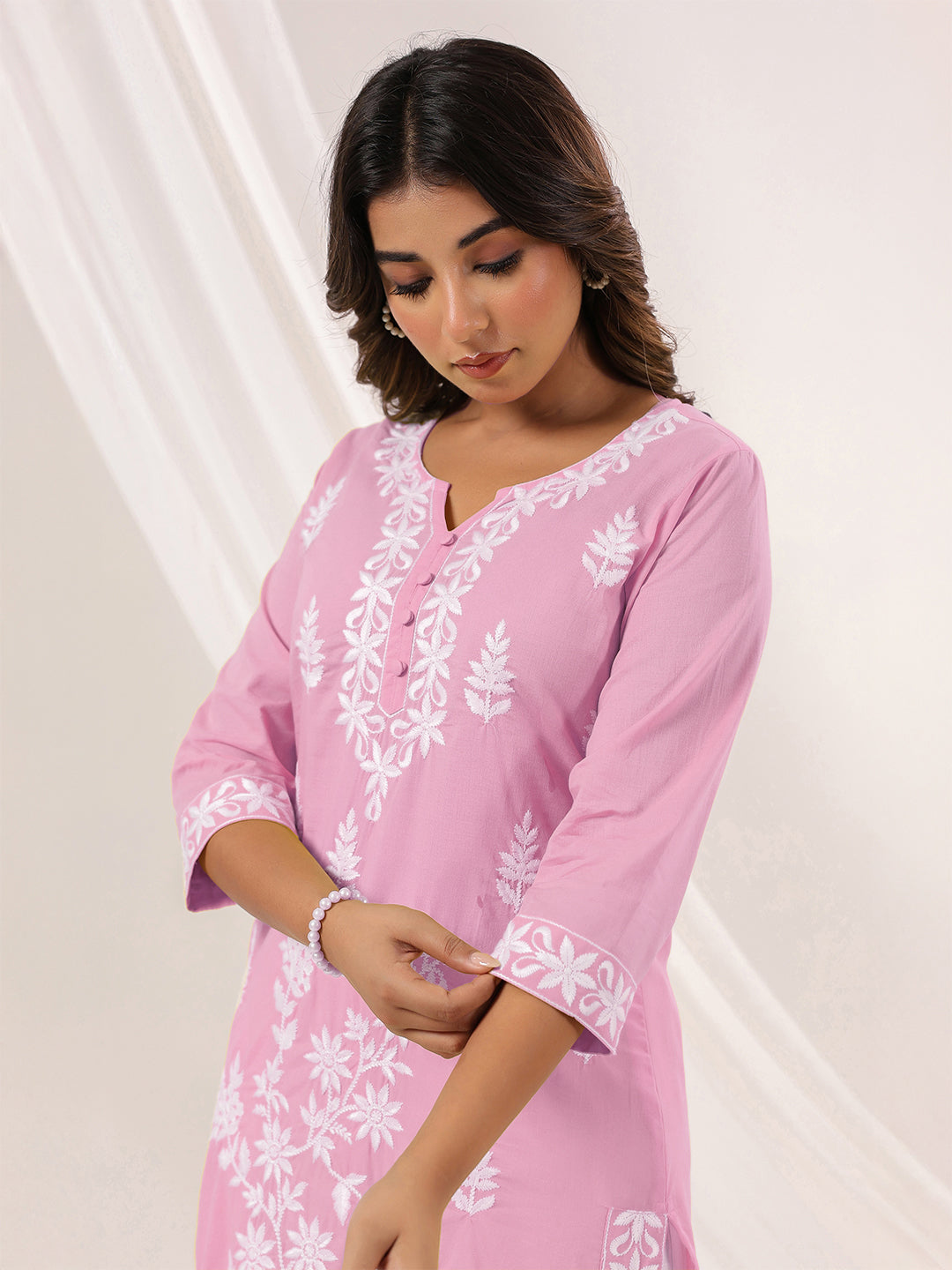 Naari By Shree Women's Light Pink Pure Cotton Embroidered Straight Kurta