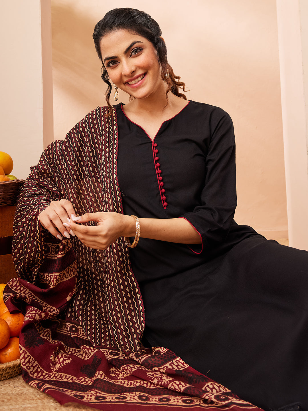 Naari By Shree Women's Black Rayon Solid Straight Kurta Set With Printed Dupatta