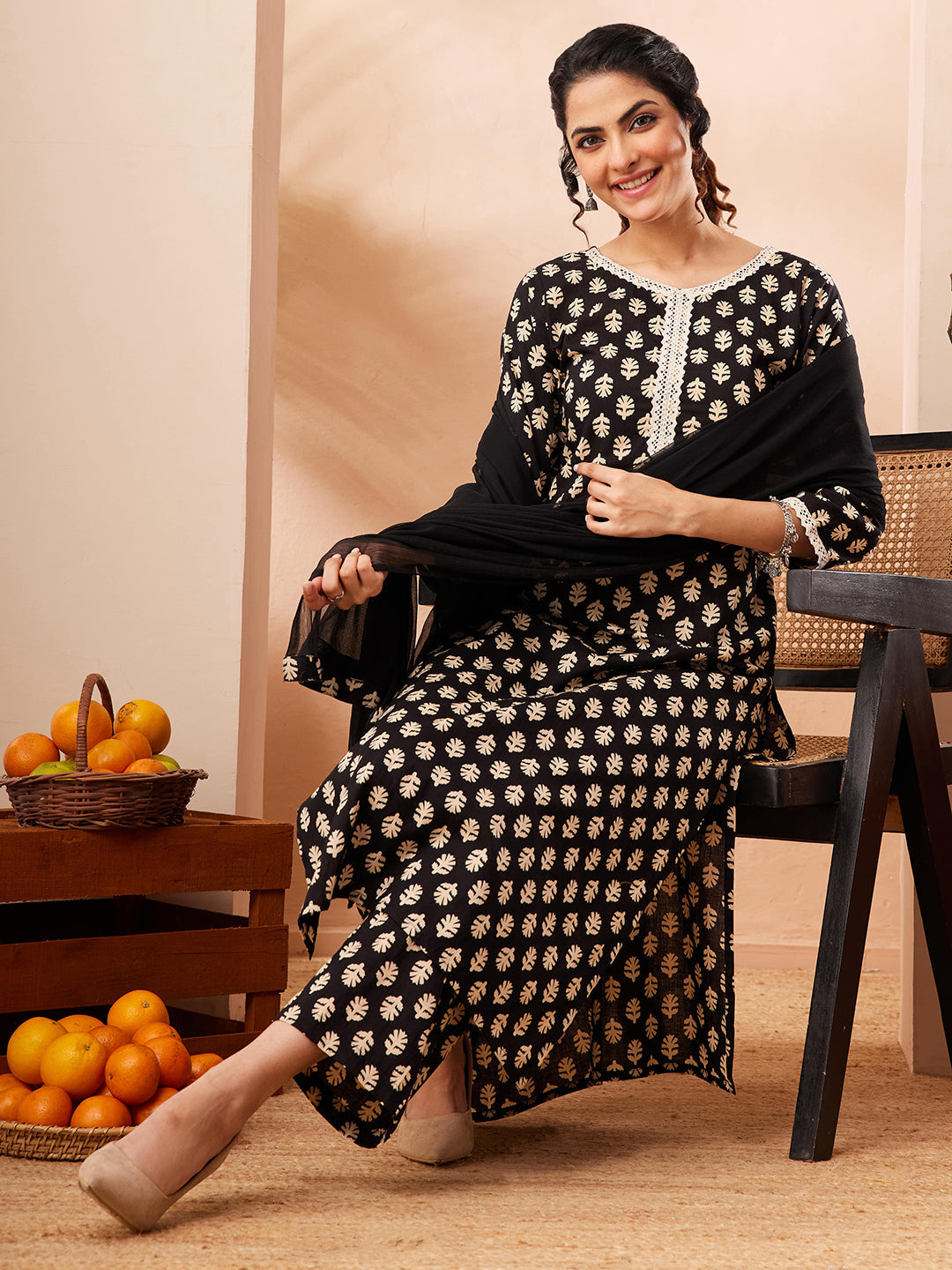 Naari By Shree Women's Black Pure Cotton Floral Printed Straight Kurta Set