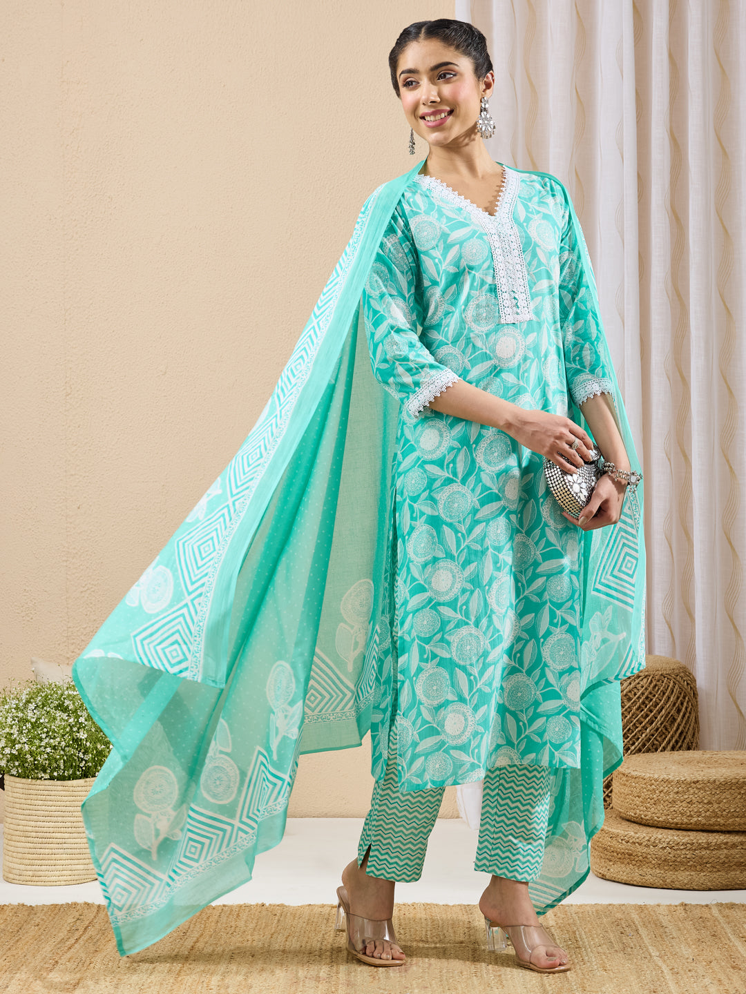 Naari By Shree Women's Light Green Pure Cotton Floral Printed Straight Kurta Set