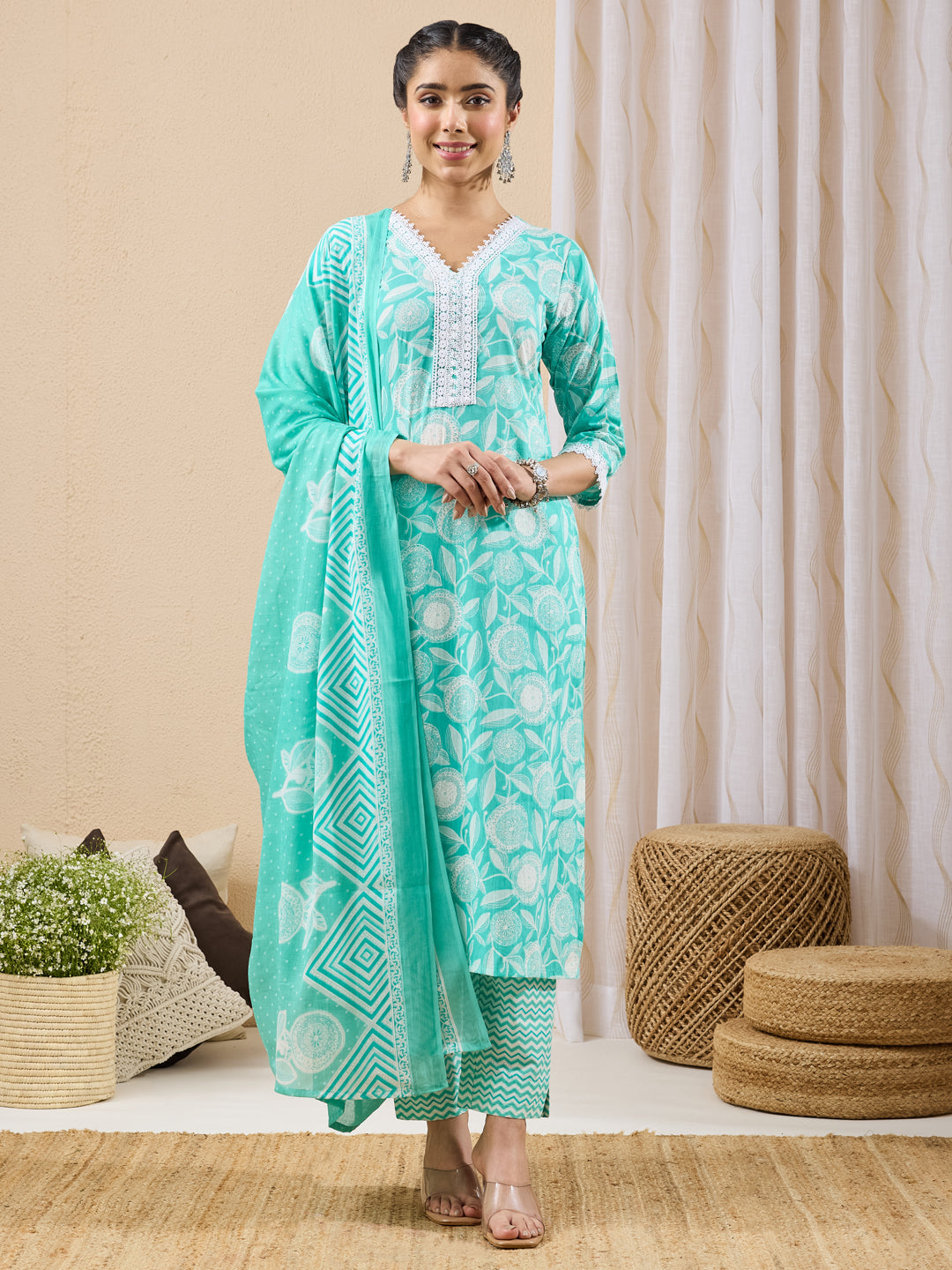 Naari By Shree Women's Light Green Pure Cotton Floral Printed Straight Kurta Set