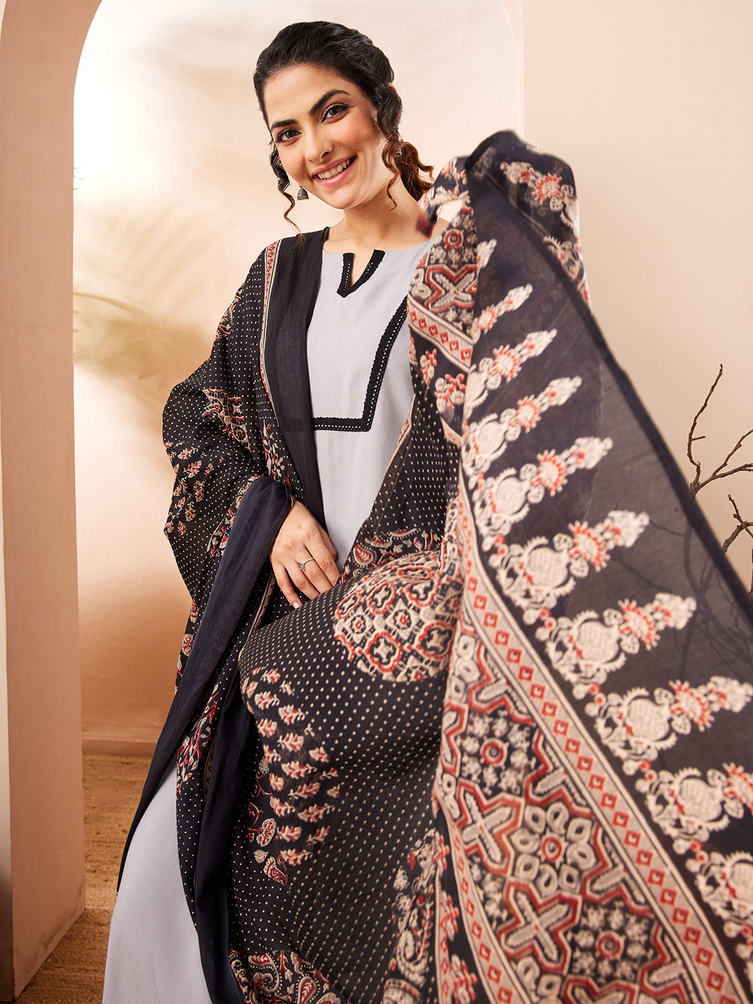 Naari By Shree Women's Grey Rayon Solid Straight Kurta Set