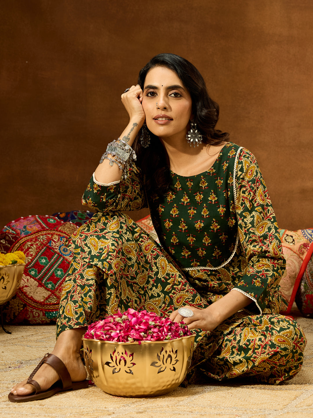 Naari By Shree Women's Green Pure Cotton Paisley Printed Straight Kurta Pant Set