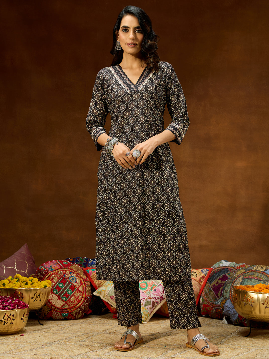 Naari By Shree Women's Black Pure Cotton Ethnic Motifs Printed Straight Kurta Pant Set