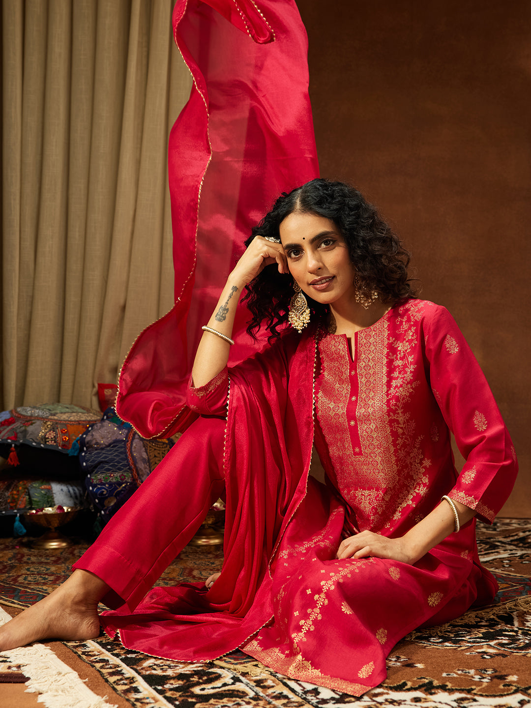 Naari By Shree Women's Pink Silk Blend Gold Foil Printed Straight Kurta Set