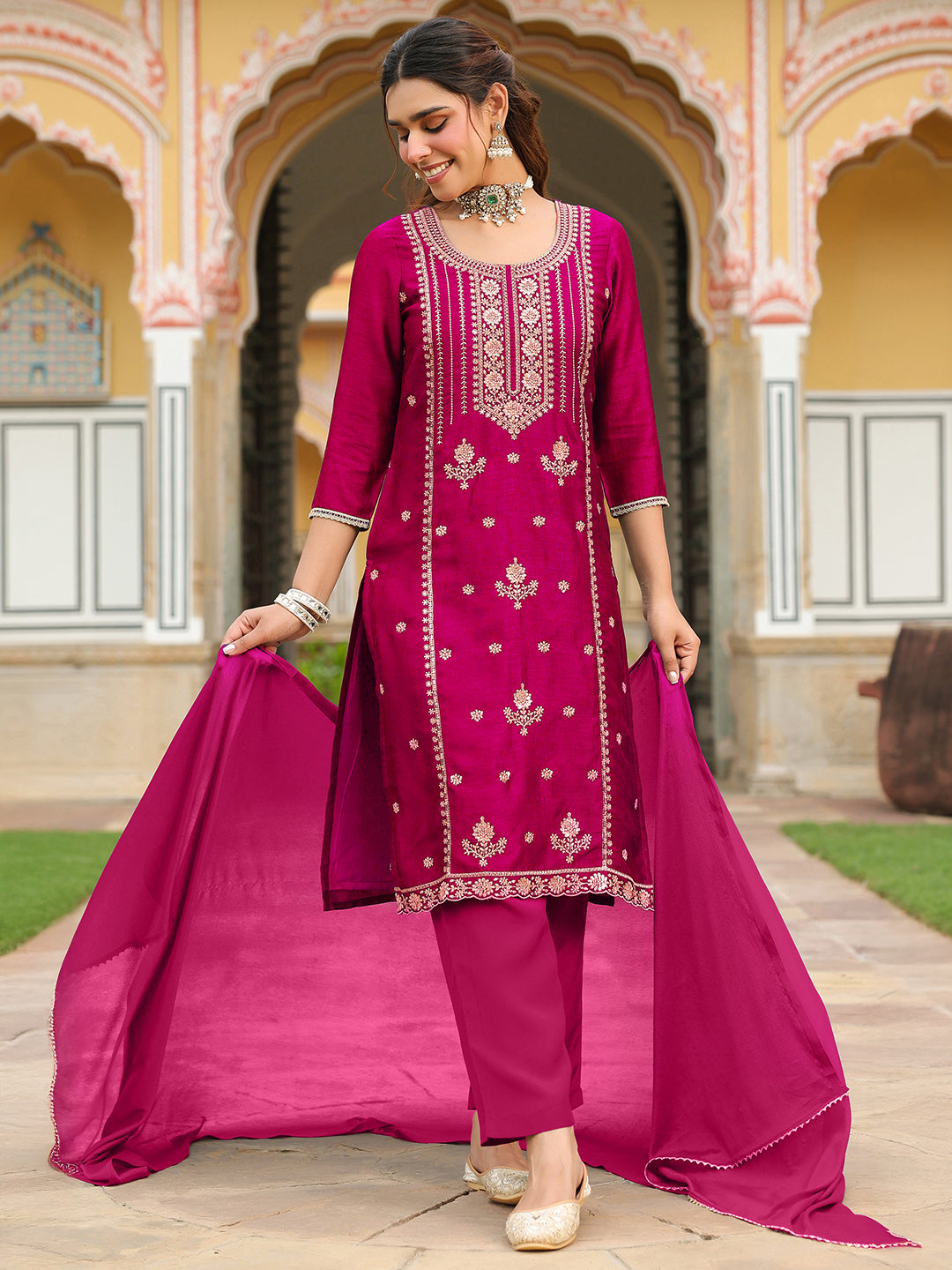 Naari By Shree Women's Pink Silk Blend Zari Embroidered Straight Kurta Set