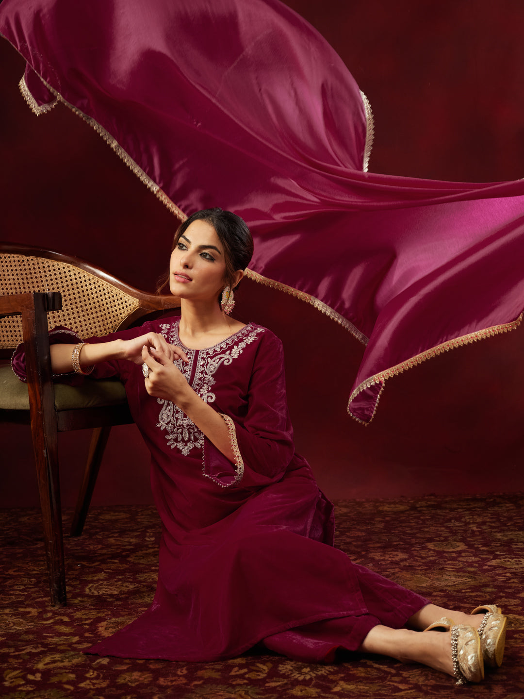 Naari By Shree Women's Pink Velvet Zari Yoke Embroidered Straight Kurta Set