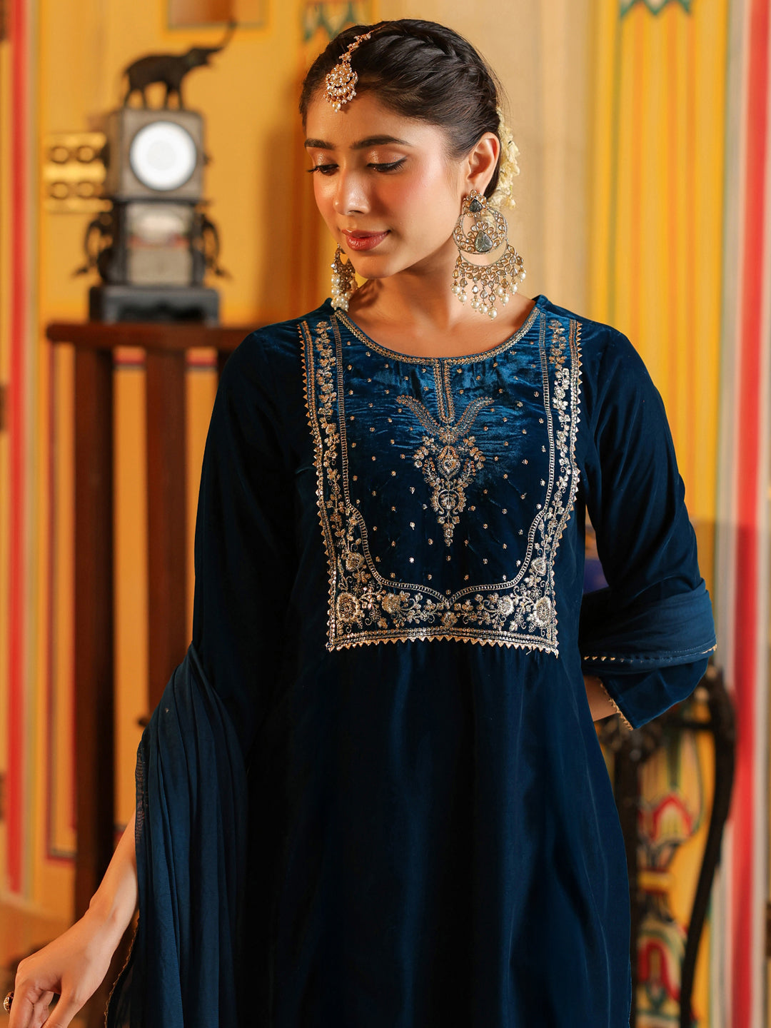 Naari By Shree Women's Teal Blue Velvet Zari Yoke Embroidered Straight Kurta Set