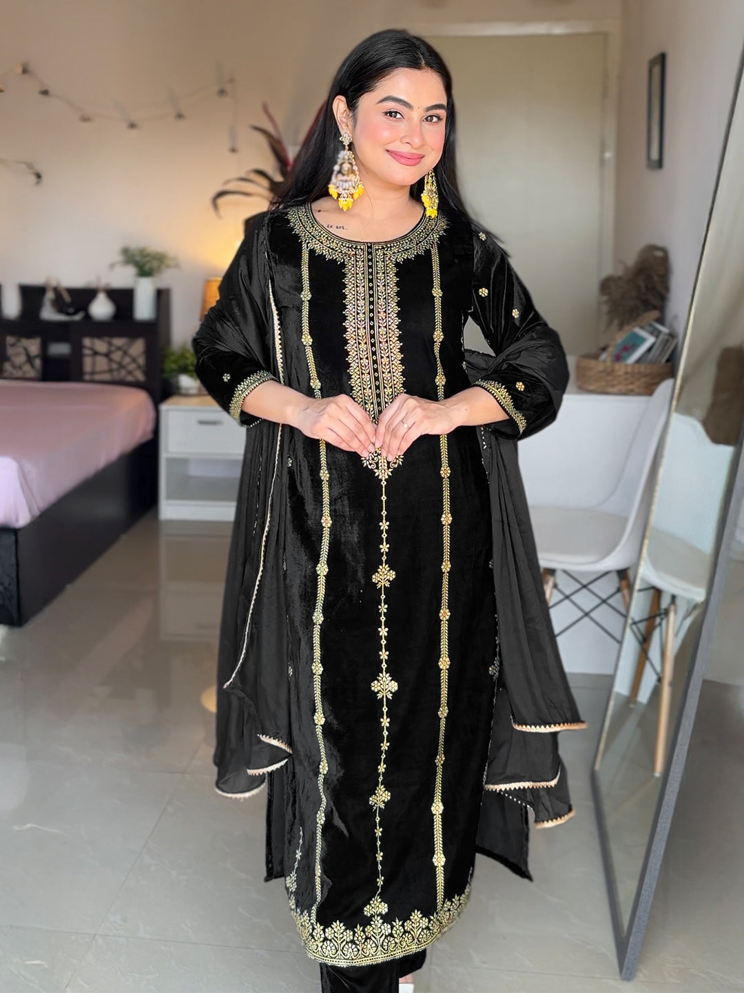 Naari By Shree Women's Black Velvet Gold Foil Printed Straight Kurta Set