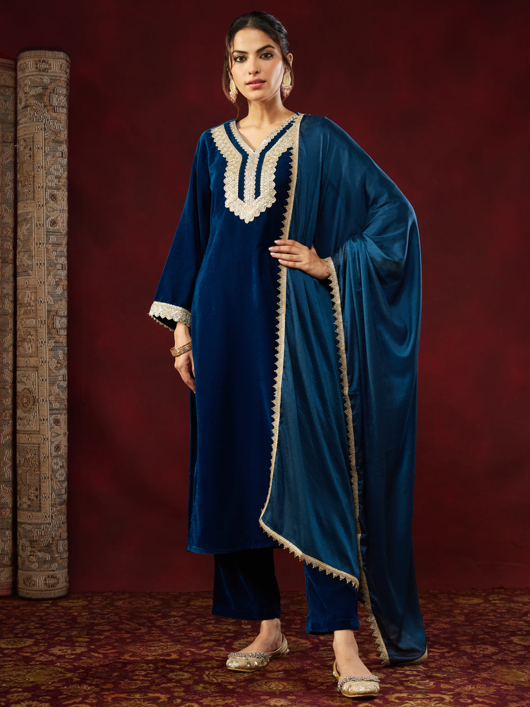 Naari By Shree Women's Teal Blue Velvet Embellished Straigh Kurta Set