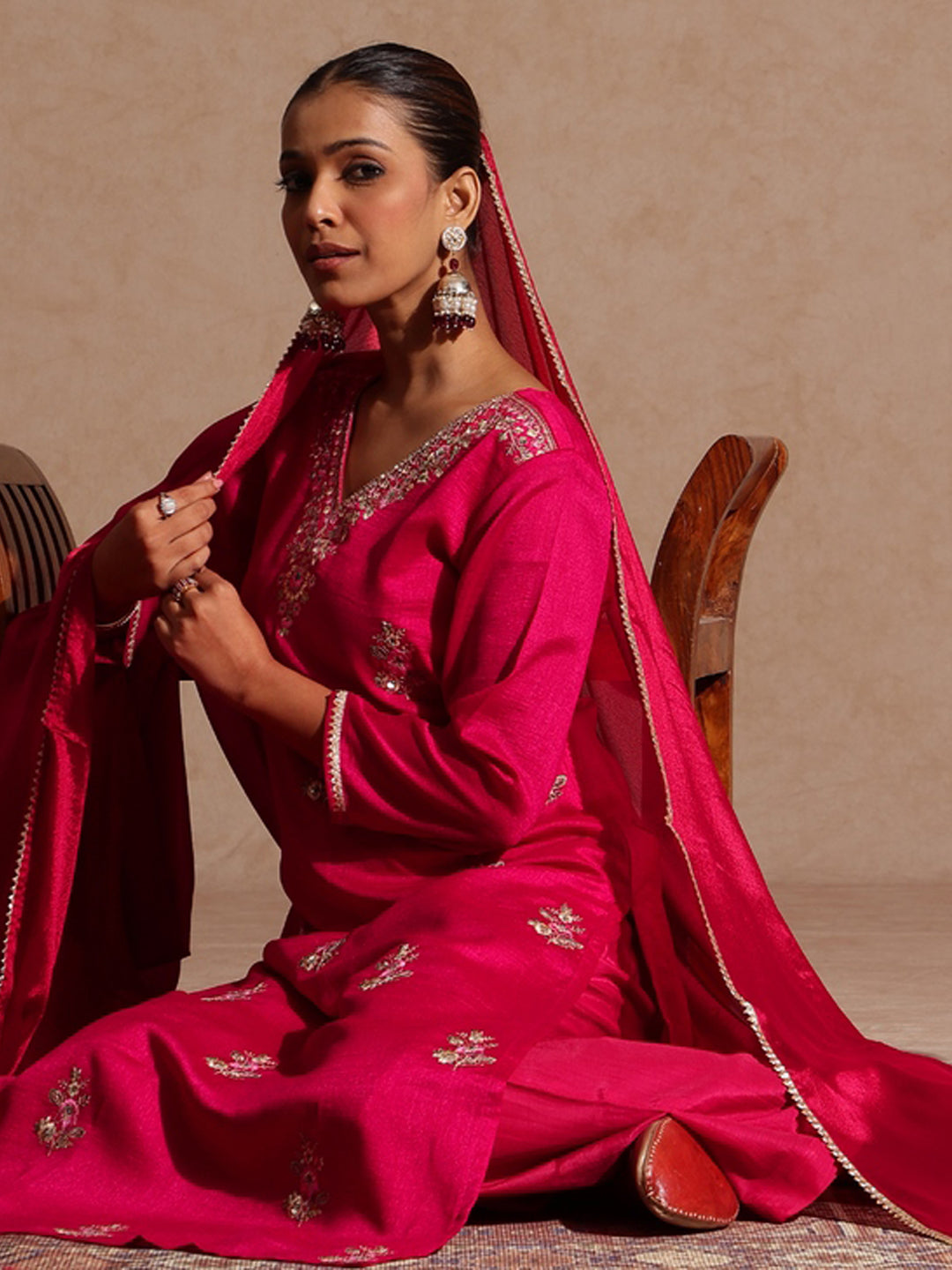 Naari By Shree Women's Pink Silk Blend Zari Embroidered Straight Kurta Set