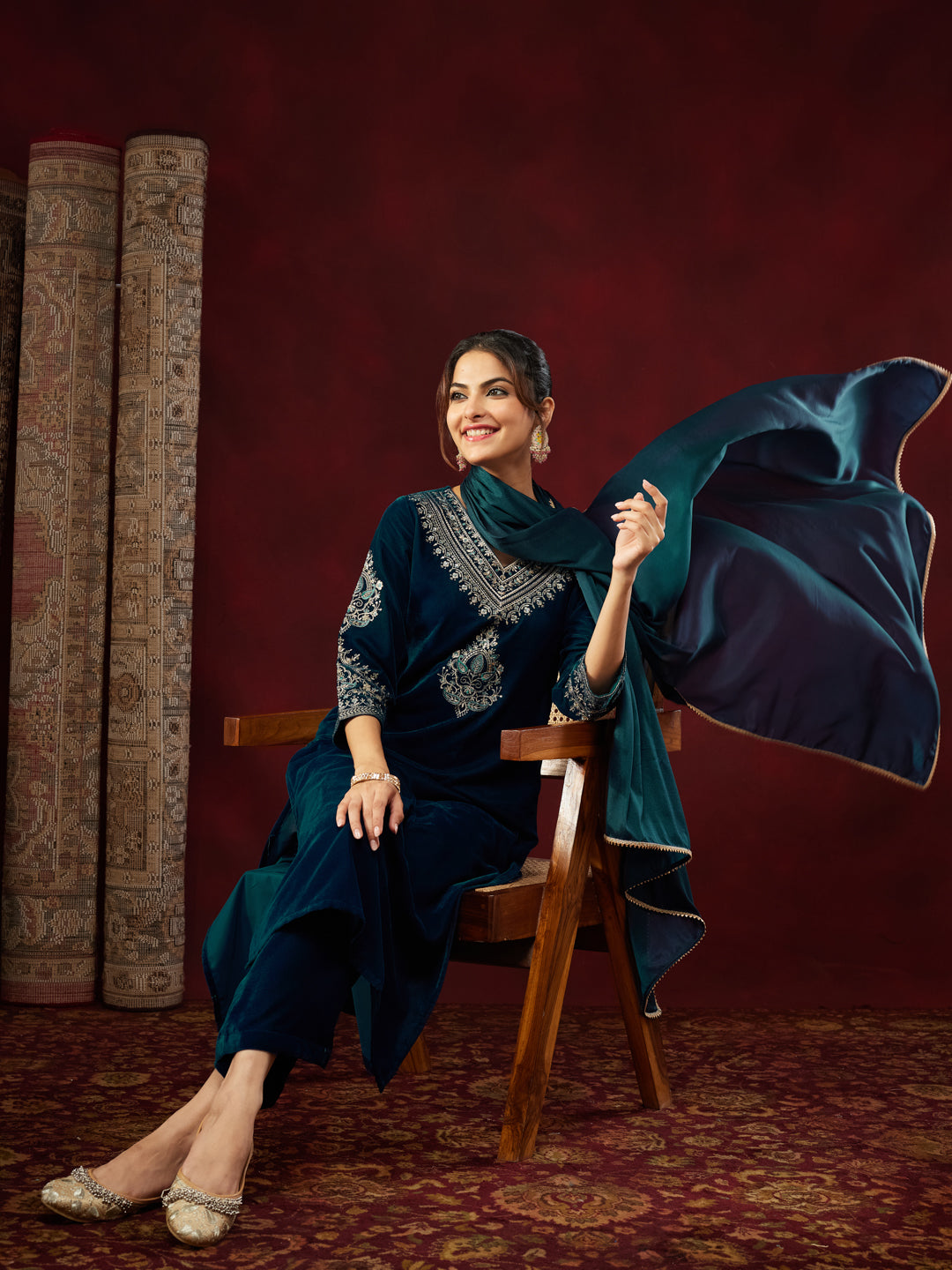 Naari By Shree Women's Teal Blue Velvet Zari Embroidered Straight Kurta Set