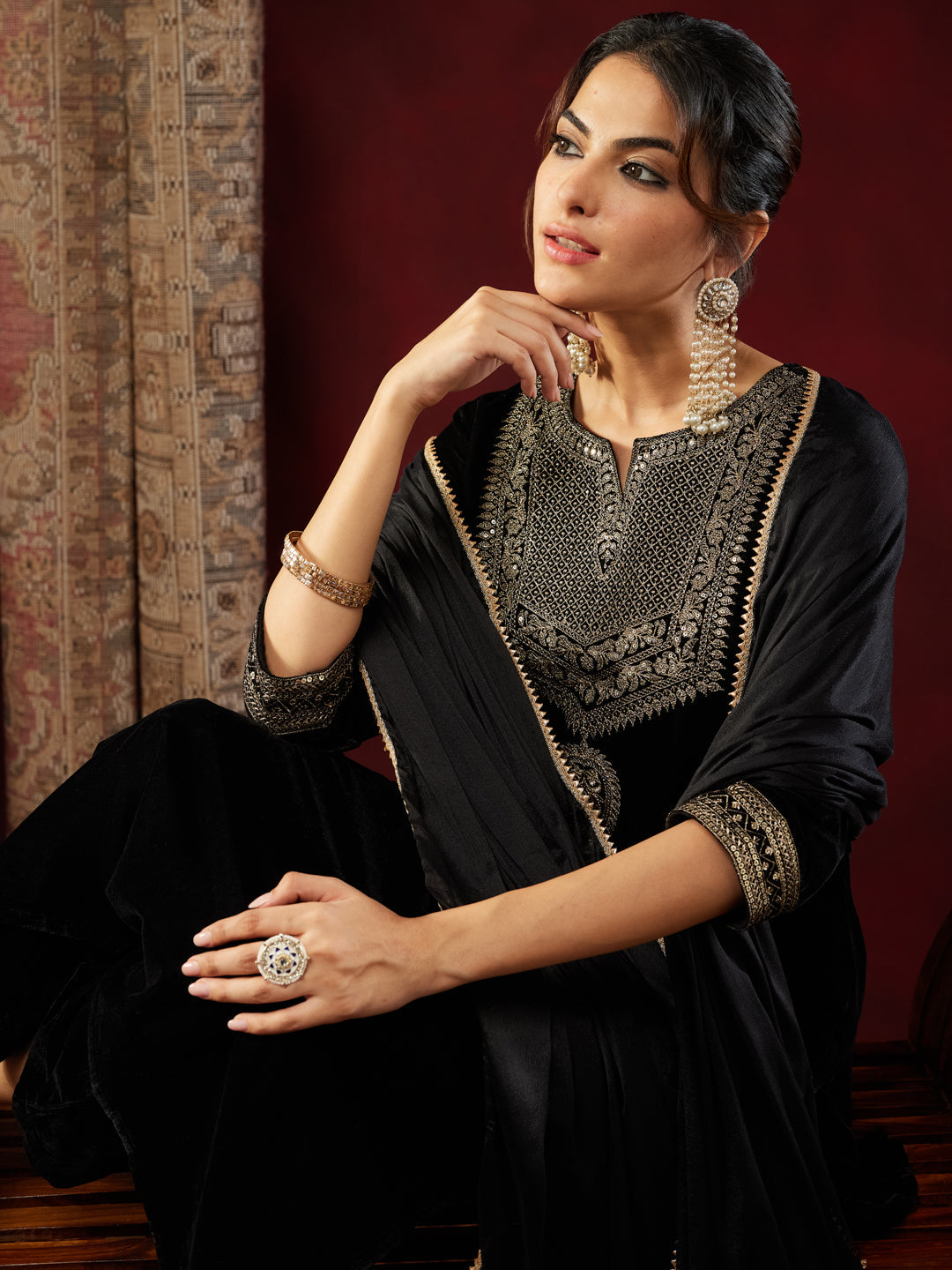 Naari By Shree Women's Black Velvet Zari Embroidered Straight Kurta Set
