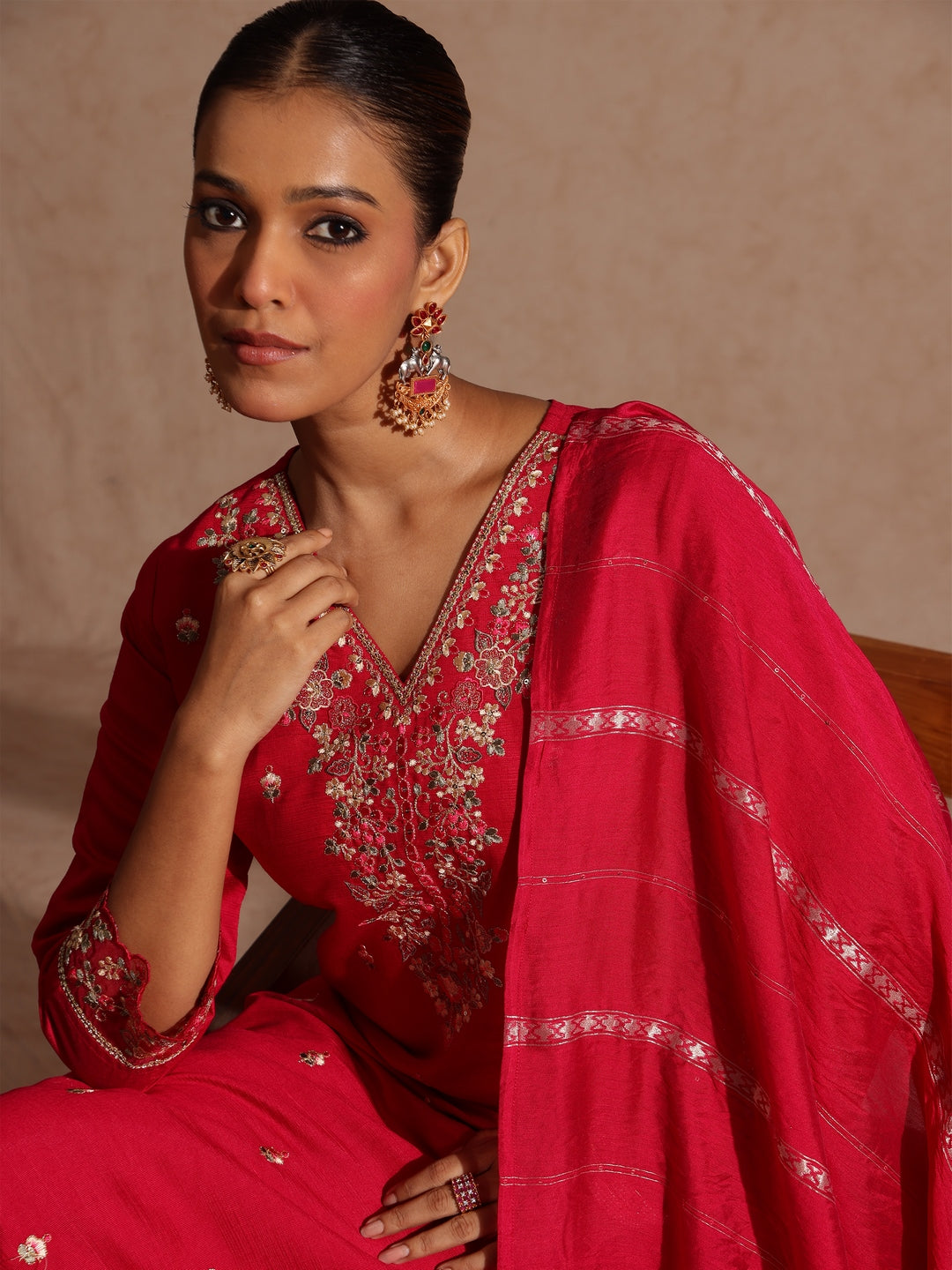 Naari By Shree Women's Pink Silk Blend Embroidered Straight Kurta Set