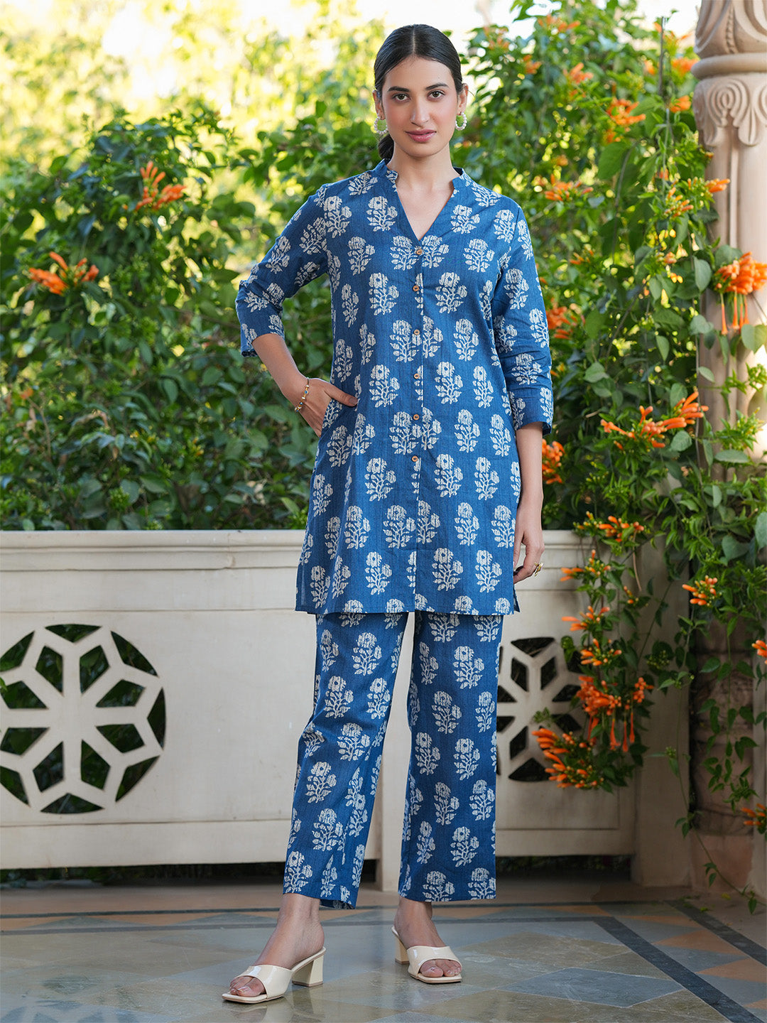 Naari By Shree Indigo Pure Cotton Batik Printed Straight Co-ord Set
