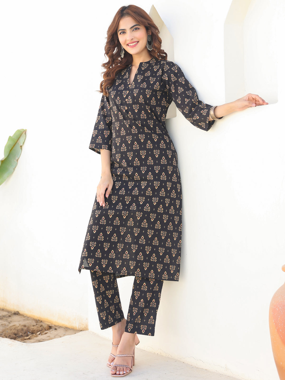 Naari By Shree Black Pure Cotton Floral Printed Straight Kurta Pant Set