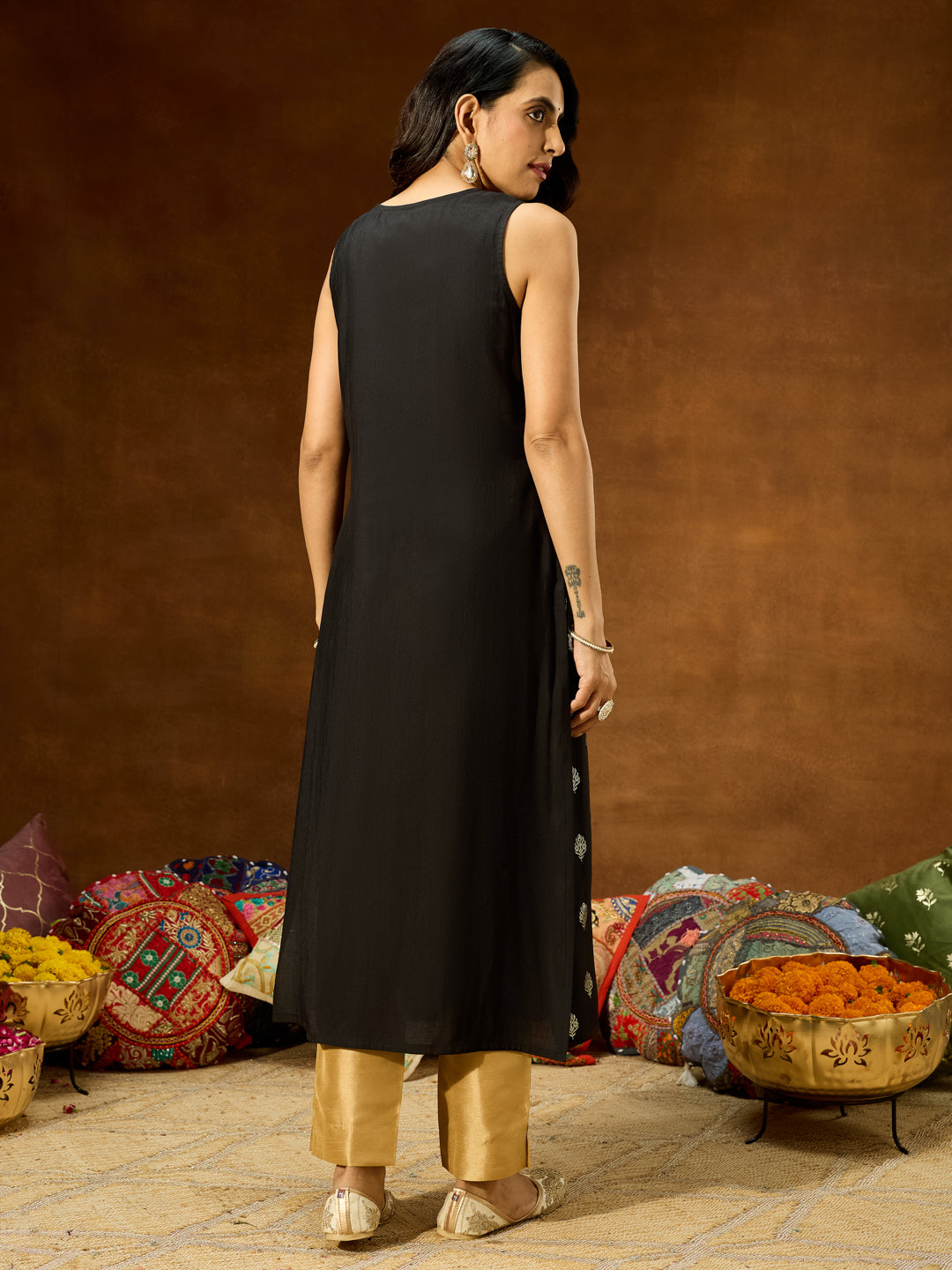 Naari By Shree Women's Black Chanderi Yoke Embroidered Straight Kurta