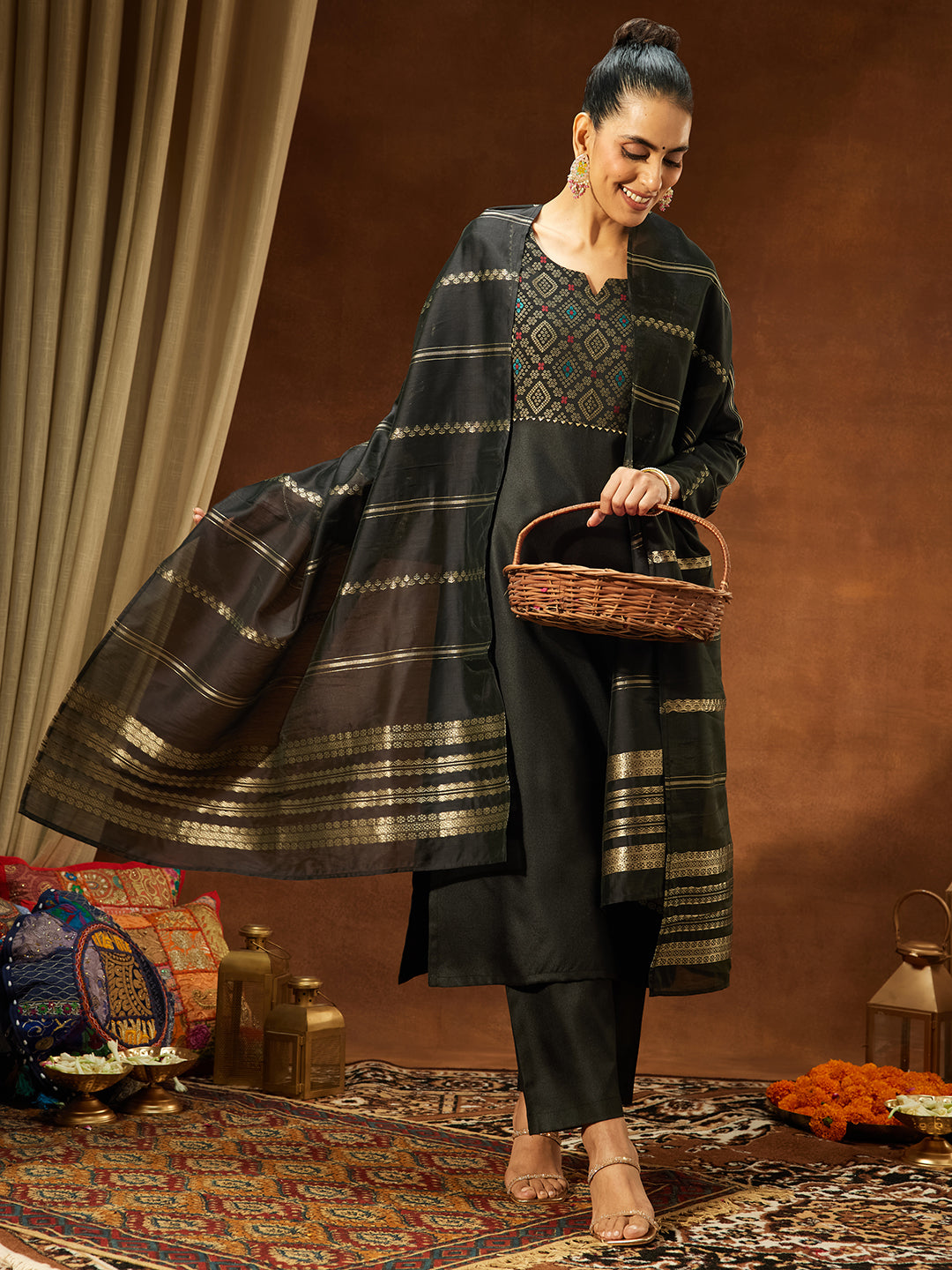 Naari By Shree Women's Black Cotton Blend Yoke Design Straight Kurta Set