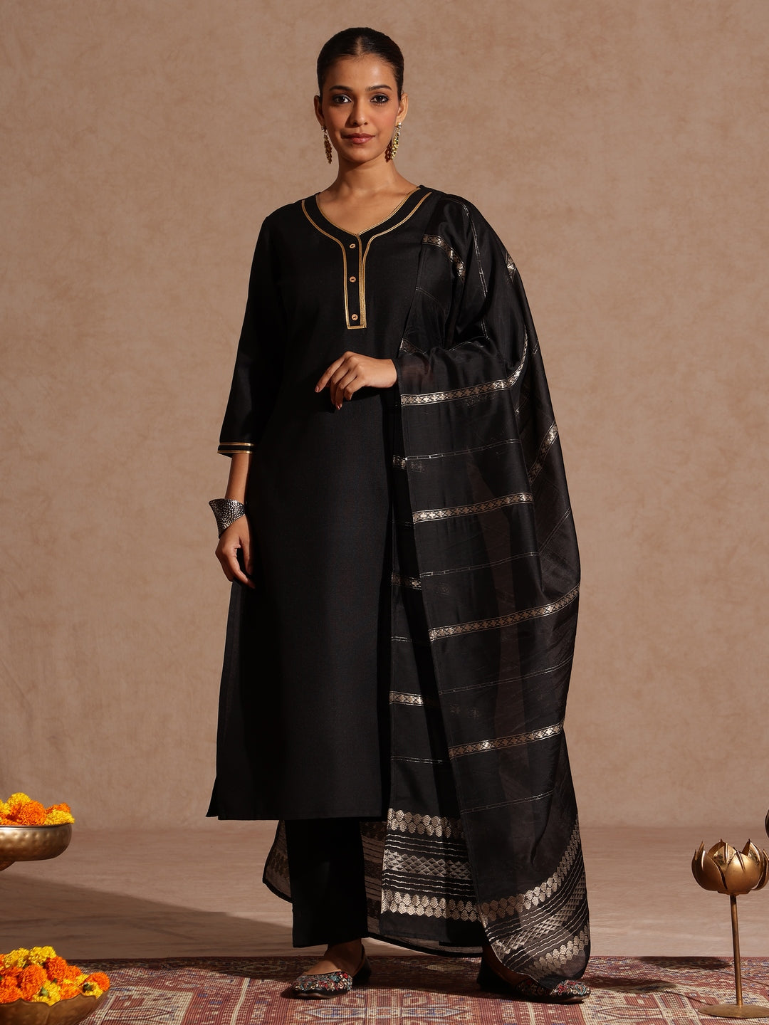 Naari By Shree Women's Black Cotton Blend Yoke Design Straight Kurta Set