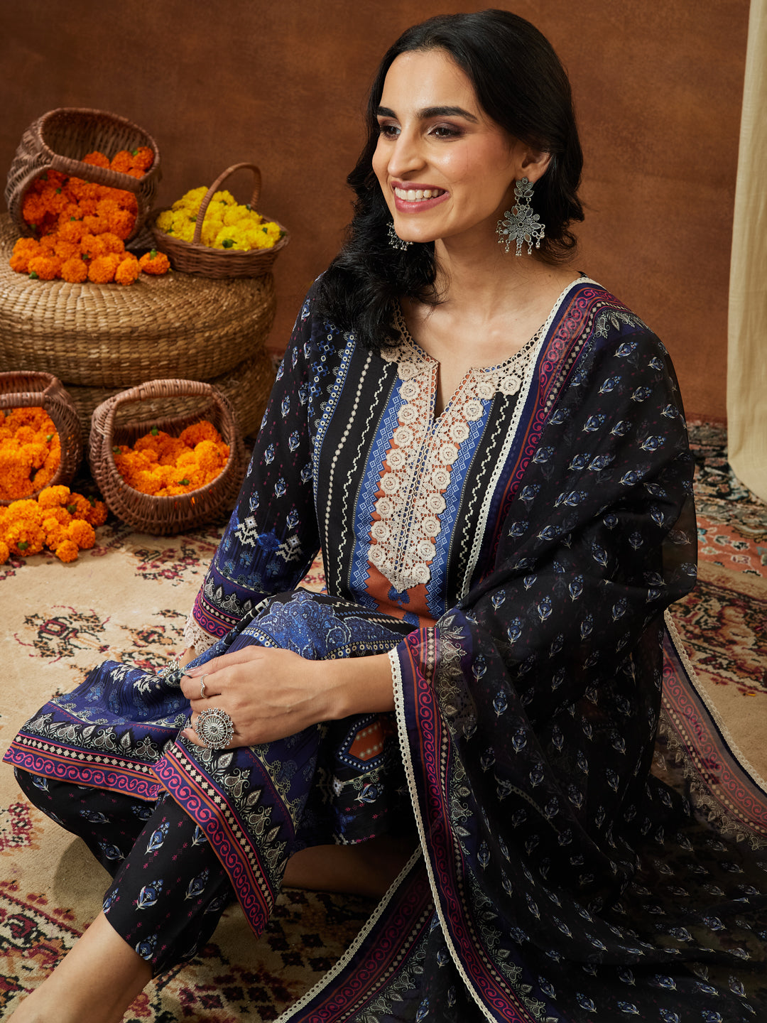 Naari By Shree Women's Black Cotton Blend Printed Straight Kurta Set