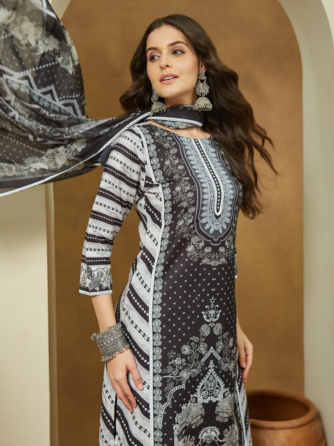 Naari By Shree Women's Black Cotton Blend Floral Printed Straight Kurta Set